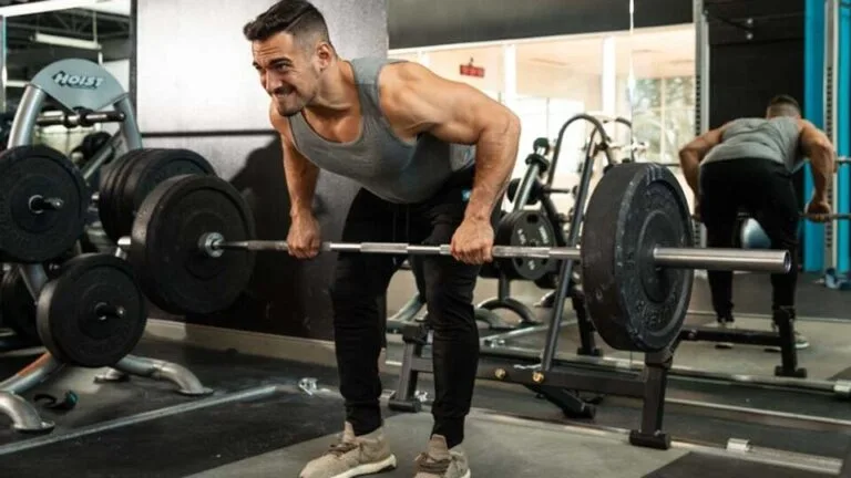 أفضل 5 تمارين الظهر في الجيم لتضخيمه: بالترتيب و الصور 7 التمرين bent-over row
